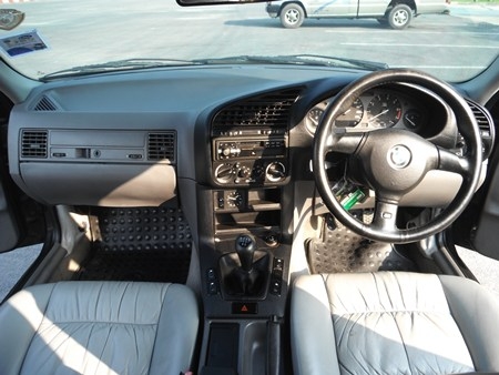 ขาย BMW 318i โฉมนกแก้ว รถสวย สภาพดี สมบูรณ์ ไมค์น้อยแค่ 106100 กม.แท้