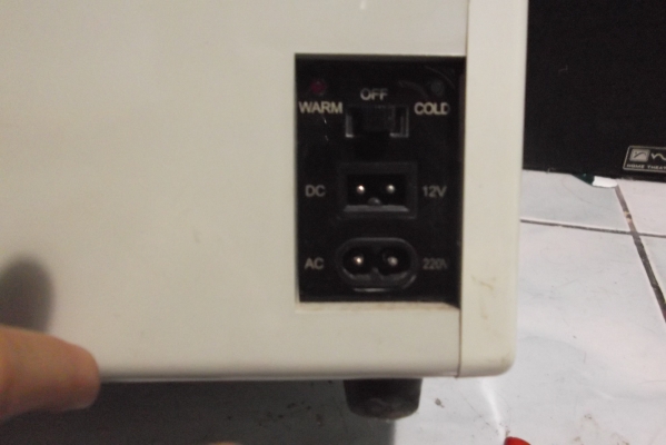 ตู้เย็นมินิ ขนาดพกพา ได้ทั้งอุ่นเเละเย็น สามารถเสียบไฟในรถได้ ราคาถูกมากๆๆ