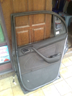 ขายประตูหลังขวาTOYOTAท้ายโด่ง