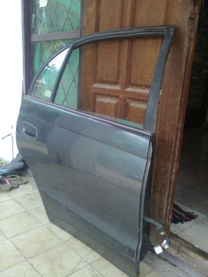 ขายประตูหลังขวาTOYOTAท้ายโด่ง