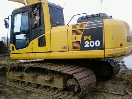 Komatsu PC200-8