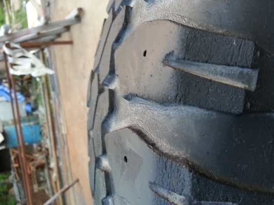 ขายยางMAXXIS  BUCKSHOT 265/75/16  ปี09 2เส้นและแถม BIGHORNสภาพพอใช้ได้อีก 2เส้น