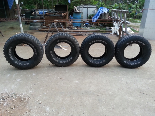 ขายยางMAXXIS  BUCKSHOT 265/75/16  ปี09 2เส้นและแถม BIGHORNสภาพพอใช้ได้อีก 2เส้น