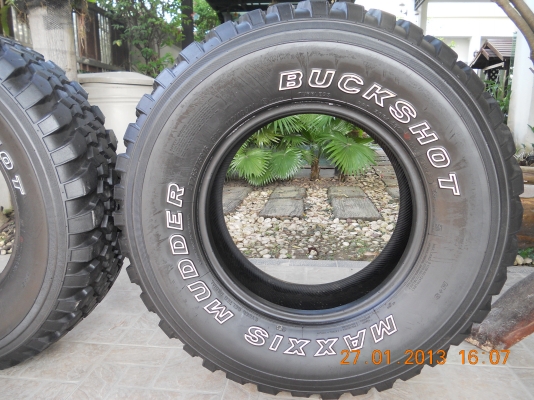 ขายยางMAXXIS  BUCKSHOT 265/75/16  ปี09 2เส้นและแถม BIGHORNสภาพพอใช้ได้อีก 2เส้น