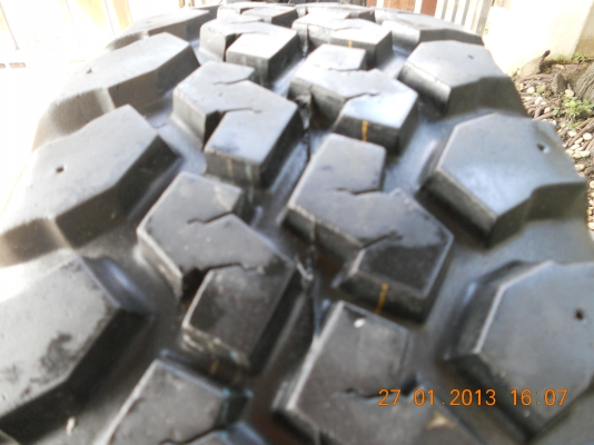 ขายยางMAXXIS  BUCKSHOT 265/75/16  ปี09 2เส้นและแถม BIGHORNสภาพพอใช้ได้อีก 2เส้น