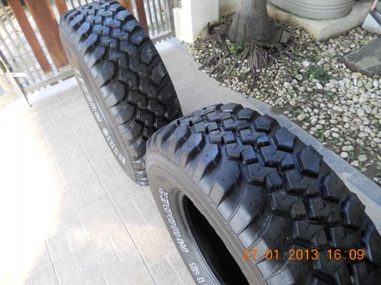 ขายยางMAXXIS  BUCKSHOT 265/75/16  ปี09 2เส้นและแถม BIGHORNสภาพพอใช้ได้อีก 2เส้น