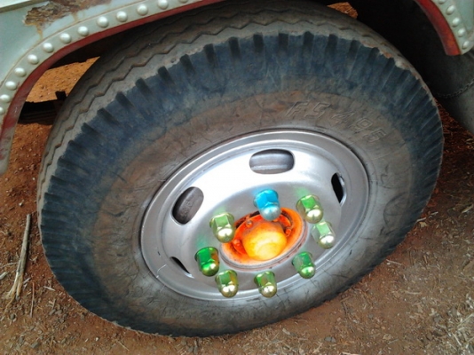 ISUZU TX เครื่อง 185 HP TURBO HO6C รถหัวยาวสิบล้อดั๊มพ์ 2 เพลา กระบะดั๊มพ์คอกสูงเกษตร 12 ตันสภาพสวยพื้นกับฝาข้างไม่มีผุกร่อน เครื่องแน่นแรงดีไม่มีเยิ้มลงเล่มครบถูกต้อง หัวเก๋งประตูเหล็กไม่มีผุภายในสวยครบ พวงมาลัยเพาเวอร์ ช่วงล่างชุดเฟืองท้ายของ ISUZU จัมโ