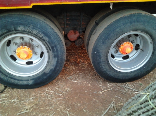 ISUZU TX เครื่อง 185 HP TURBO HO6C รถหัวยาวสิบล้อดั๊มพ์ 2 เพลา กระบะดั๊มพ์คอกสูงเกษตร 12 ตันสภาพสวยพื้นกับฝาข้างไม่มีผุกร่อน เครื่องแน่นแรงดีไม่มีเยิ้มลงเล่มครบถูกต้อง หัวเก๋งประตูเหล็กไม่มีผุภายในสวยครบ พวงมาลัยเพาเวอร์ ช่วงล่างชุดเฟืองท้ายของ ISUZU จัมโ