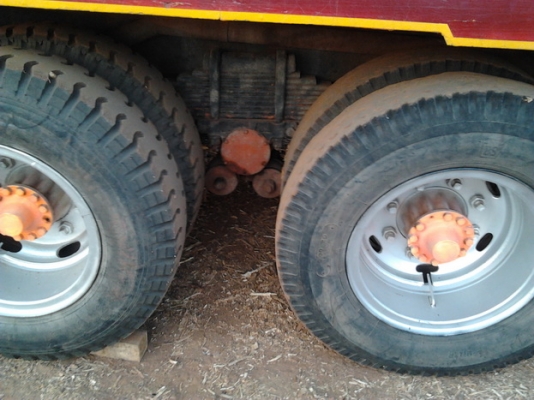 ISUZU TX เครื่อง 185 HP TURBO HO6C รถหัวยาวสิบล้อดั๊มพ์ 2 เพลา กระบะดั๊มพ์คอกสูงเกษตร 12 ตันสภาพสวยพื้นกับฝาข้างไม่มีผุกร่อน เครื่องแน่นแรงดีไม่มีเยิ้มลงเล่มครบถูกต้อง หัวเก๋งประตูเหล็กไม่มีผุภายในสวยครบ พวงมาลัยเพาเวอร์ ช่วงล่างชุดเฟืองท้ายของ ISUZU จัมโ