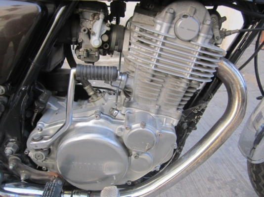 อีกคันครับ SR400 ปี 2000 ประกอบใหม่ครับ ราบละเอียดโทรเลย รถมีเยอะ(รับแลกเทริน์SR400ทุกแนวครับ หรือ รถรุ่นอื่นๆๆ)