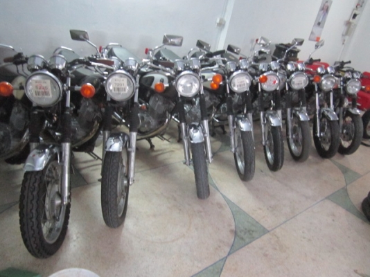 อีกคันครับ SR400 ปี 2000 ประกอบใหม่ครับ ราบละเอียดโทรเลย รถมีเยอะ(รับแลกเทริน์SR400ทุกแนวครับ หรือ รถรุ่นอื่นๆๆ)