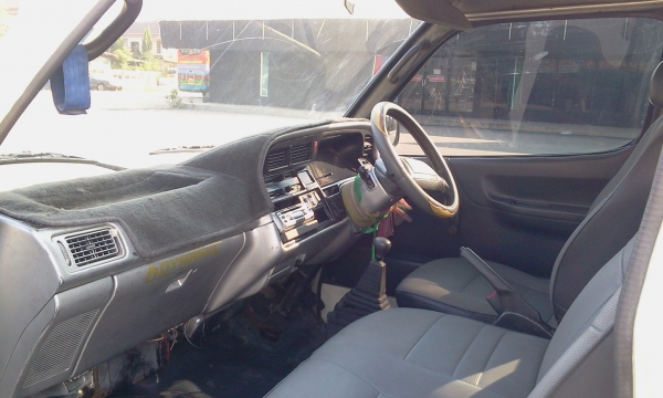 รถตู้สำหรับรับนักเรียน