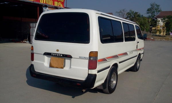 รถตู้สำหรับรับนักเรียน