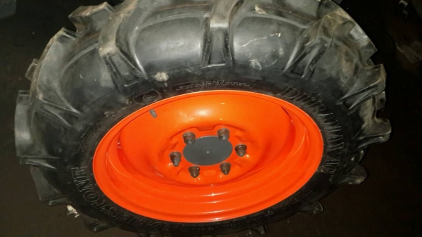 ** ราคา 2,500 บาทเท่านั้น ** ยางหน้ารถไถขอบ18 ขนาด 8-18 ลายก้าง ยี่ห้อ Deestone