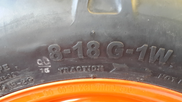 ** ราคา 2,500 บาทเท่านั้น ** ยางหน้ารถไถขอบ18 ขนาด 8-18 ลายก้าง ยี่ห้อ Deestone