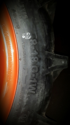 ** ราคา 2,500 บาทเท่านั้น ** ยางหน้ารถไถขอบ18 ขนาด 8-18 ลายก้าง ยี่ห้อ Deestone