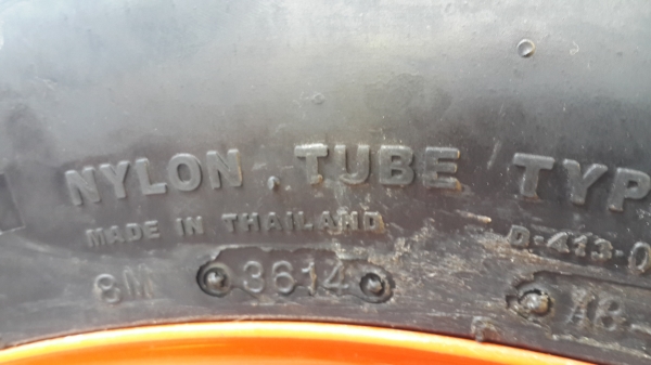 ** ราคา 2,500 บาทเท่านั้น ** ยางหน้ารถไถขอบ18 ขนาด 8-18 ลายก้าง ยี่ห้อ Deestone