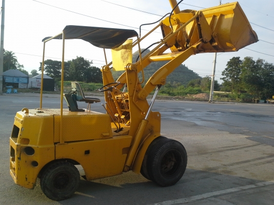 ขายรถตักkomatsu สภาพพร้อมใช้งาน 130,000