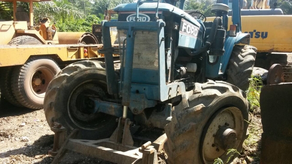 ขายรถไถ FORD 8210 2 เพลา เลขตัวรถ BA25804 เครื่อง G802367 6 สูบ 115 แรงม้า ใบมีดดันหน้า ราคา 400000