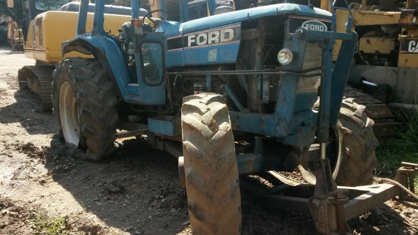 ขายรถไถ FORD 8210 2 เพลา เลขตัวรถ BA25804 เครื่อง G802367 6 สูบ 115 แรงม้า ใบมีดดันหน้า ราคา 400000