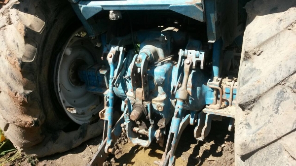 ขายรถไถ FORD 8210 2 เพลา เลขตัวรถ BA25804 เครื่อง G802367 6 สูบ 115 แรงม้า ใบมีดดันหน้า ราคา 400000