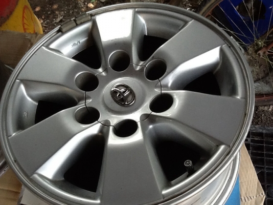 ขายแม็กวีโก้6รูสภาพใหม่ ใส่รถตู่ได้