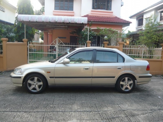 HONDA CIVIC 1.6 VTi-E รถสวยพร้อมใช้