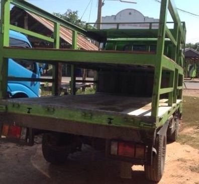 ISUZU ELF 74 HP รถบรรทุก 4 ล้อกลาง หัวเก๋งสวยภายในคอนโซลสวยครบ กระจกปรับไฟฟ้า กระบะเหล็กบรรทุกน้ำดื่มความยาว 3.20 เมตร ช่วงล่างคัชซีสวยเดิมๆไม่มีบวม เอกสารทะเบียนภาษีเต็มครบพร้อมชุดโอน ราคาต่อรองได้ครับ