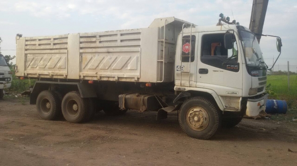 ISUZU-เดทก้า10ล้อดั้ม2เพลา270.เครื่องดำ.ปี48.ครัชซีสวยมากๆ.สภาพสวยพร้อมใช้.