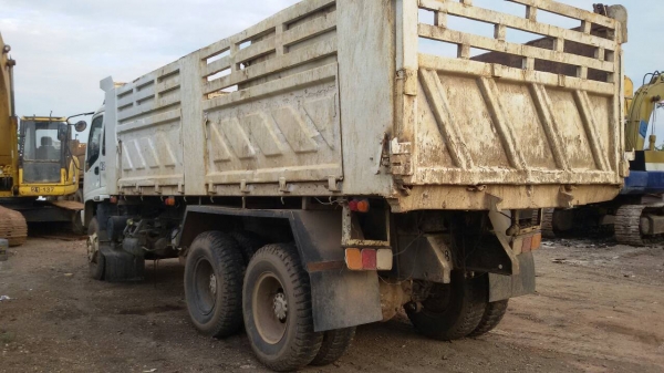 ISUZU-เดทก้า10ล้อดั้ม2เพลา270.เครื่องดำ.ปี48.ครัชซีสวยมากๆ.สภาพสวยพร้อมใช้.