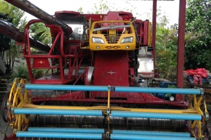 ขายด่วน รถเกี่ยวข้าวศักดิ์พัฒนา 210 แรงม้า