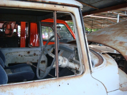 รถกระบะโบราณ