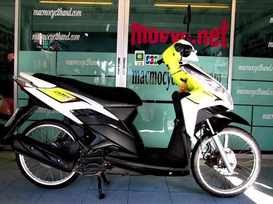 CLICK 110 i สีขาว  รถเดือน พฤศจิกายน ปี 53 ไมล์ 8 พันโล ของแถม 2 รายการ 21900