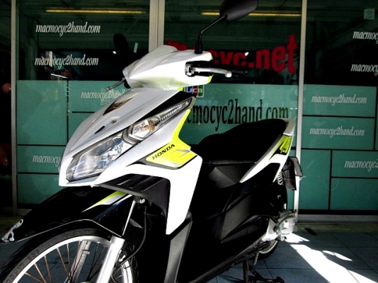 CLICK 110 i สีขาว  รถเดือน พฤศจิกายน ปี 53 ไมล์ 8 พันโล ของแถม 2 รายการ 21900