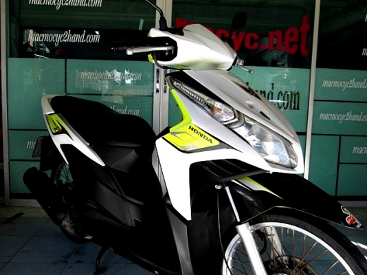 CLICK 110 i สีขาว  รถเดือน พฤศจิกายน ปี 53 ไมล์ 8 พันโล ของแถม 2 รายการ 21900