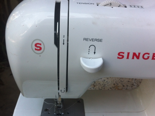 จักรเย็บผ้า SINGER สภาพค่อยข้างใหม่มาก เย็บเส้นตรง ซิกแซด และลายแบบต่างๆ จักรเย็บผ้า SINGER สภาพค่อยข้างใหม่มาก เย็บเส้นตรง ซิกแซด และลายแบบต่างๆ