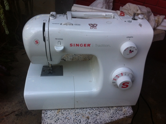 จักรเย็บผ้า SINGER  สภาพค่อยข้างใหม่มาก เย็บเส้นตรง ซิกแซด และลายแบบต่างๆ