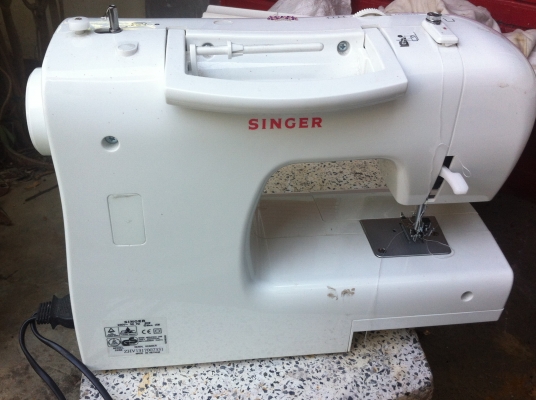 จักรเย็บผ้า SINGER สภาพค่อยข้างใหม่มาก เย็บเส้นตรง ซิกแซด และลายแบบต่างๆ จักรเย็บผ้า SINGER สภาพค่อยข้างใหม่มาก เย็บเส้นตรง ซิกแซด และลายแบบต่างๆ