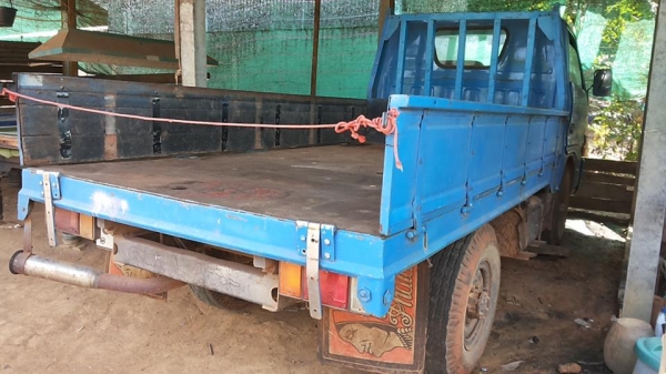 **125,000 บ.ต่อรอง**ขาย4ล้อกลาง ISUZU TLD วางเครื่อง 4BC2-100แรงฝาดำ เกียร์สั้นสายแล้ว เครื่องดี แน่น แรงดี ฟิตมาไม่นาน สตาร์ทติดง่าย เกียร์ดีไม่หลุด ช่วงล่างเดิม เฟืองท้ายเพลาลอย คัสซีดี เดิม มีบวมซับช่วงคอนิดๆ เสริมเหล็กบนแล้ว แข็งแรง คัสซีหลักยังสวยทั้