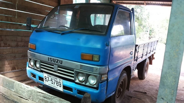 **125,000 บ.ต่อรอง**ขาย4ล้อกลาง ISUZU TLD วางเครื่อง 4BC2-100แรงฝาดำ เกียร์สั้นสายแล้ว เครื่องดี แน่น แรงดี ฟิตมาไม่นาน สตาร์ทติดง่าย เกียร์ดีไม่หลุด ช่วงล่างเดิม เฟืองท้ายเพลาลอย คัสซีดี เดิม มีบวมซับช่วงคอนิดๆ เสริมเหล็กบนแล้ว แข็งแรง คัสซีหลักยังสวยทั้