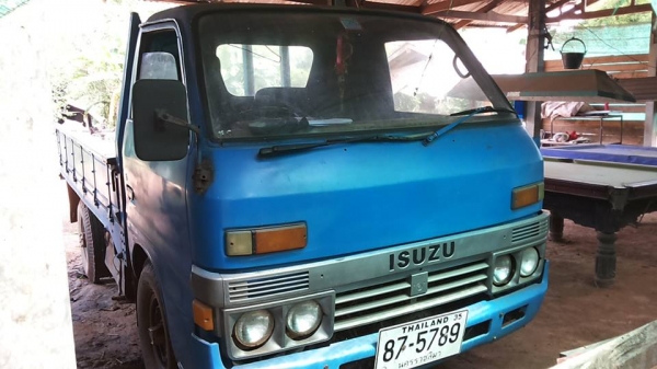 **125,000 บ.ต่อรอง**ขาย4ล้อกลาง ISUZU TLD วางเครื่อง 4BC2-100แรงฝาดำ เกียร์สั้นสายแล้ว เครื่องดี แน่น แรงดี ฟิตมาไม่นาน สตาร์ทติดง่าย เกียร์ดีไม่หลุด ช่วงล่างเดิม เฟืองท้ายเพลาลอย คัสซีดี เดิม มีบวมซับช่วงคอนิดๆ เสริมเหล็กบนแล้ว แข็งแรง คัสซีหลักยังสวยทั้