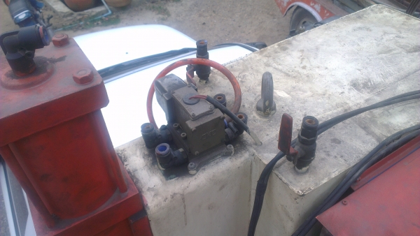 Sell> ขายเครื่องอาร์คสป๊อต เชื่อมเฉพาะจุด ใช้ระบบลม นิวเมติดครับ ไฟ 2 สาย พร้อมใช้งานครับ