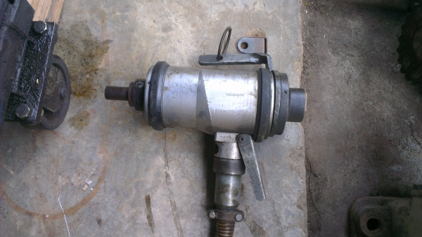 Sell> ขายเครื่องดึงสลิง 1000 bar ไว้ใช้ตอนเทเสาเข็มในไซร์งานก่อสร้างครับ สินค้าราคาถูกครับ Sell> ขายเครื่องดึงสลิง 1000 bar ไว้ใช้ตอนเทเสาเข็มในไซร์งานก่อสร้างครับ สินค้าราคาถูกครับ