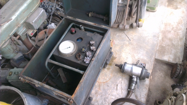 Sell> ขายเครื่องดึงสลิง 1000 bar ไว้ใช้ตอนเทเสาเข็มในไซร์งานก่อสร้างครับ สินค้าราคาถูกครับ