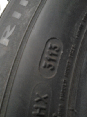 195/60R15 Michelin primacy 3 st ใหม่ๆ ไม่มีปะ ใช้งานน้อย มี2เส้น Tel.081-427-3941