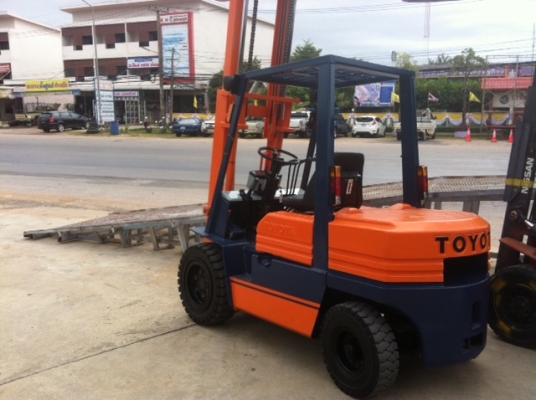 ขายฟอร์คลิฟต์TOYOT5FD30 ,3 TON  ดีเซล ,เกียร์ MT, SIDE SHIP ,เสาสูง 3 M ( รับประกันเครื่องยนต์และระบบ 6 เดือน ) สภาพพร้อมใช้งาน ++ เ