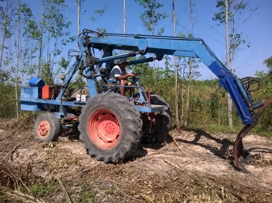 ขายรถไถคีบไม้ ลดราคาเหลือ 260000 และขายหรือให้เช่าตาชั่ง ขายรถไถคีบไม้ ลดราคาเหลือ 260000 และขายหรือให้เช่าตาชั่ง