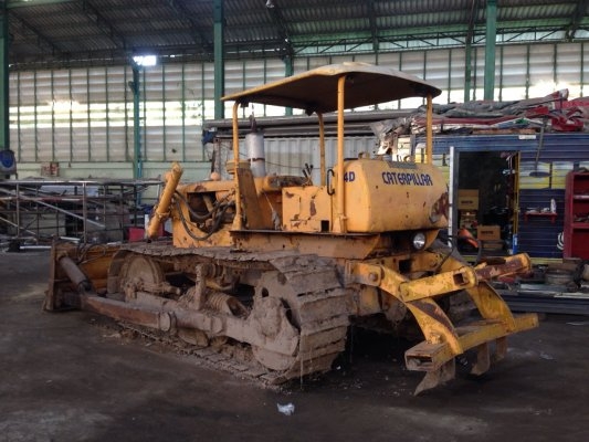ขายถูก รถแทรคเตอร์ มีลิปเปอร์ท้าย CATERPILLAR D4. 089-5512032 ขายถูก รถแทรคเตอร์ มีลิปเปอร์ท้าย CATERPILLAR D4. 089-5512032