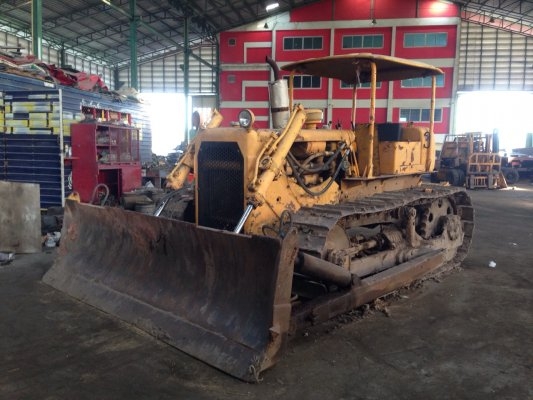 ขายถูก รถแทรคเตอร์ มีลิปเปอร์ท้าย CATERPILLAR D4. 089-5512032 ขายถูก รถแทรคเตอร์ มีลิปเปอร์ท้าย CATERPILLAR D4. 089-5512032