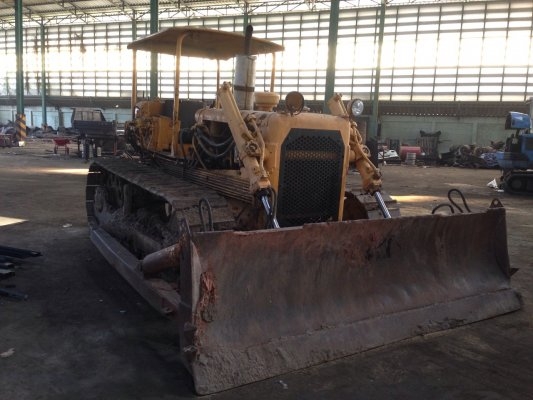 ขายถูก รถแทรคเตอร์ มีลิปเปอร์ท้าย CATERPILLAR D4. 089-5512032 ขายถูก รถแทรคเตอร์ มีลิปเปอร์ท้าย CATERPILLAR D4. 089-5512032